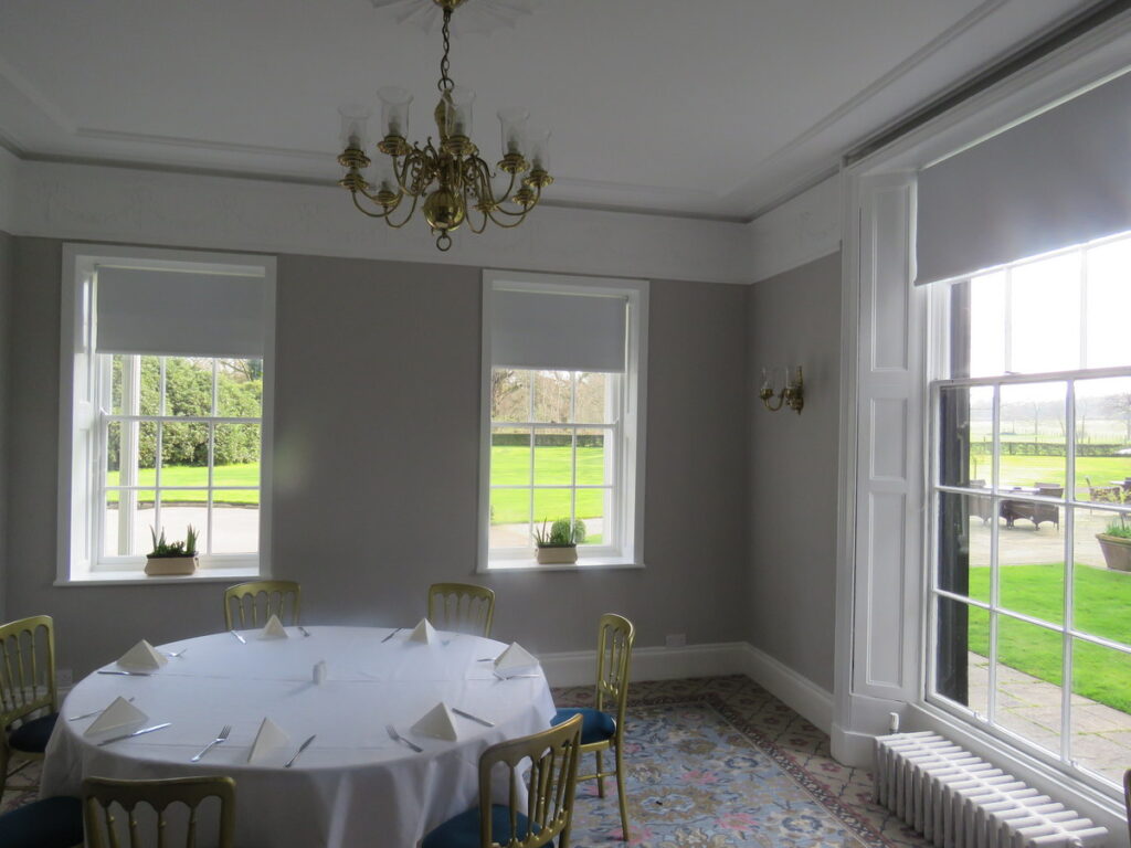 Large open dinning room with round dinning table and golden chairs